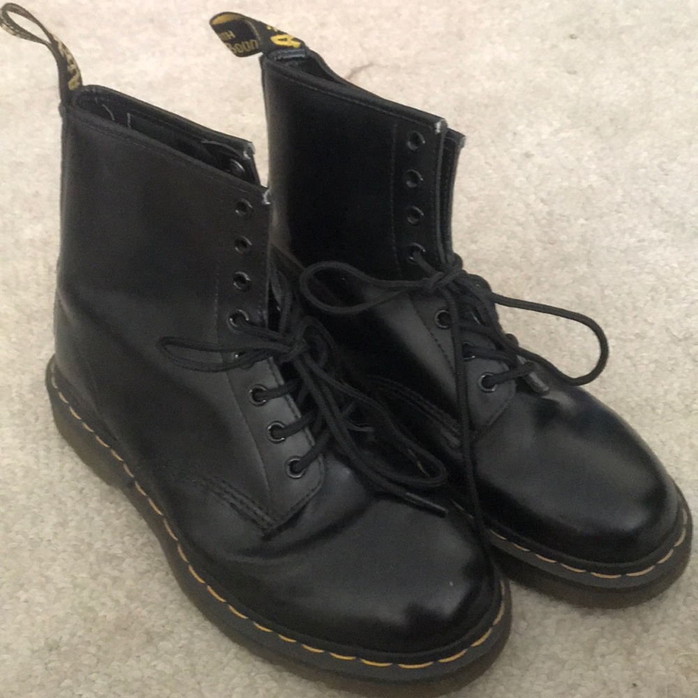 Dr. Martens smooth leather lace up boots size 7